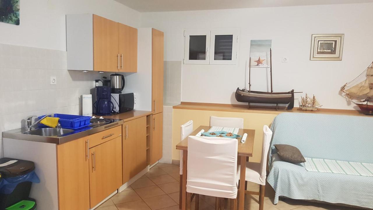 Gita Apartment Omisalj Luaran gambar