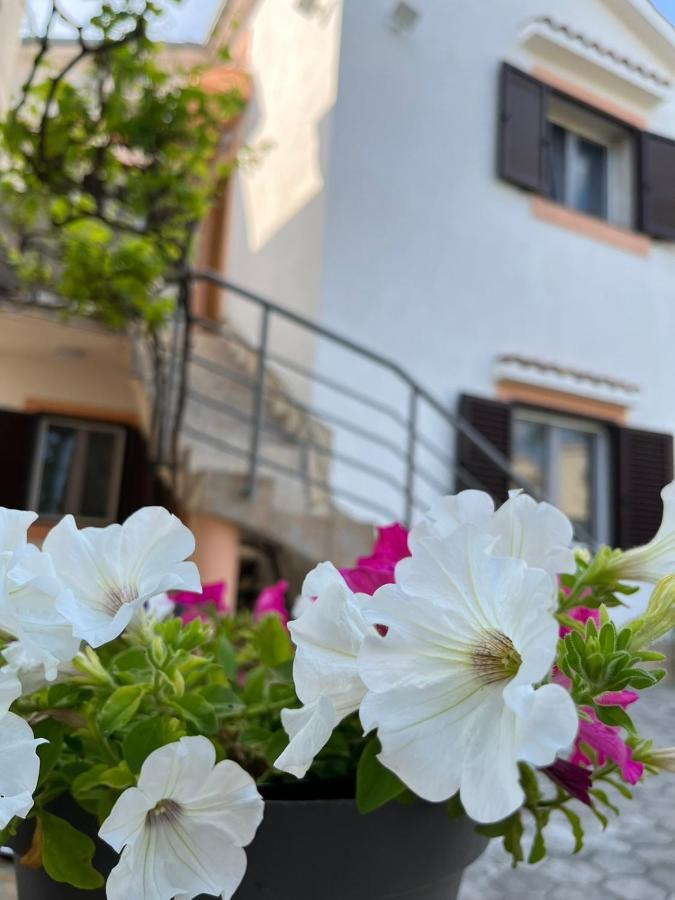 Gita Apartment Omisalj Luaran gambar